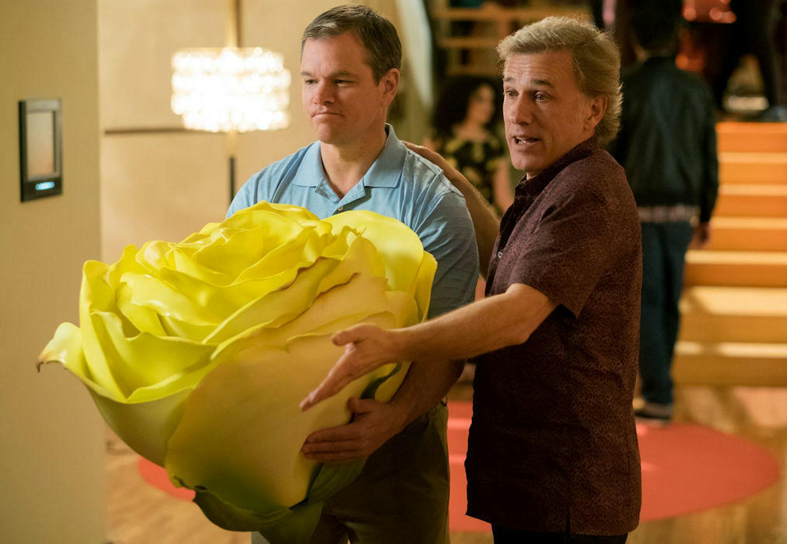 Matt Damon (li) und Christoph Waltz in "Downsizing". 