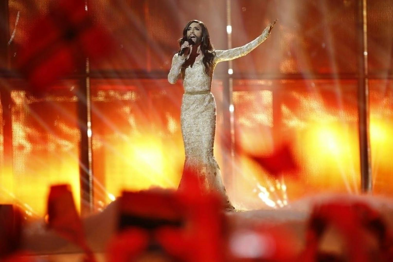"Rise Like a Phoenix": 2014 gewann Conchita Wurst mit großer Pose und Feuer den Song Contest für Österreich.
