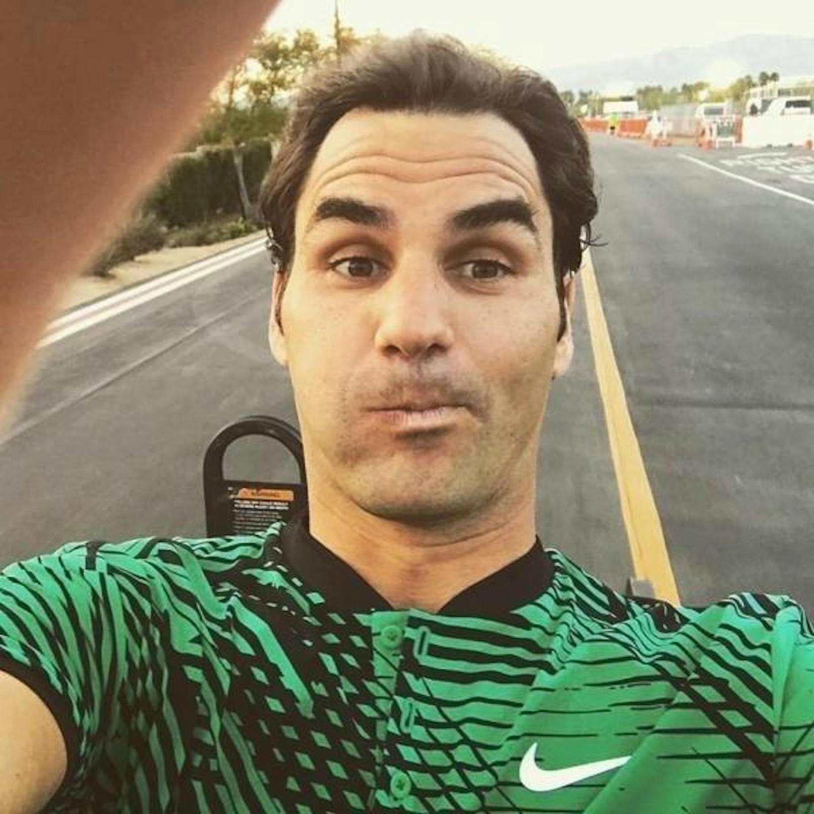 Roger Federer könnte in die vierte Kategorie der Selfies gehören, denn er postet gern auch Porträts von sich selber. Dass er dies tut, um sich selber zu bewerben, ist allerdings unwahrscheinlich, da ihn eh schon viele kennen.