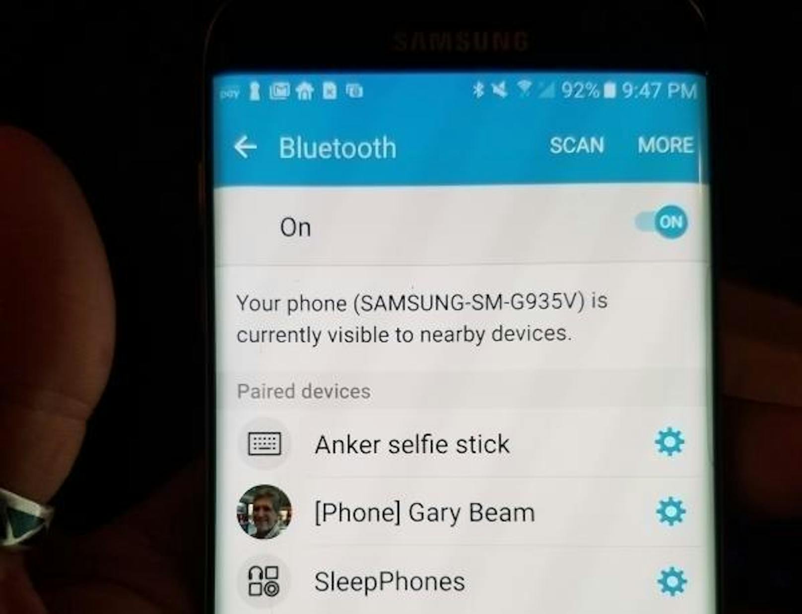 Falls verfügbar, empfiehlt es sich, umgehend entsprechende Sicherheitsupdates zu installieren. Ansonsten kann Bluetooth auch ganz deaktiviert werden.