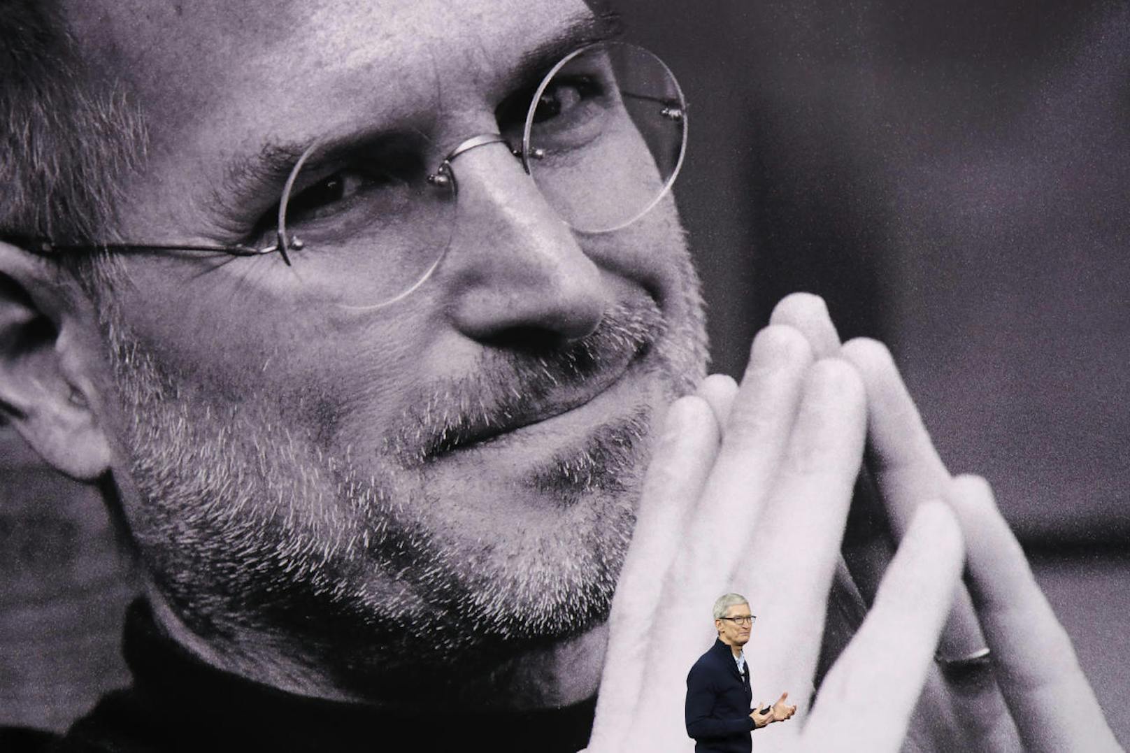 Tim Cook ehrte den verstorbenen Steve Jobs: "Er war ein Genie".