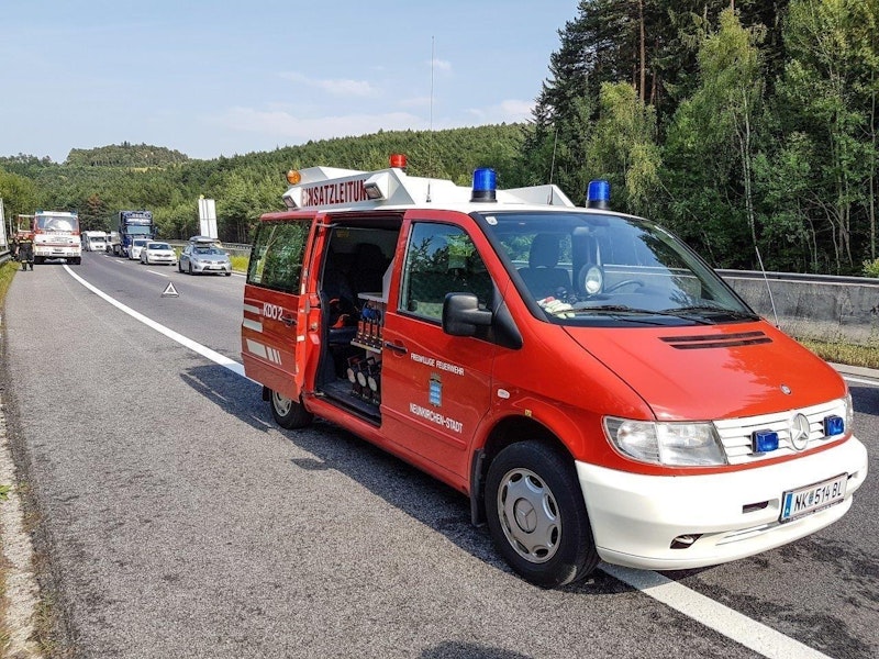 Radmutter verloren: Radwechsel auf der S6.