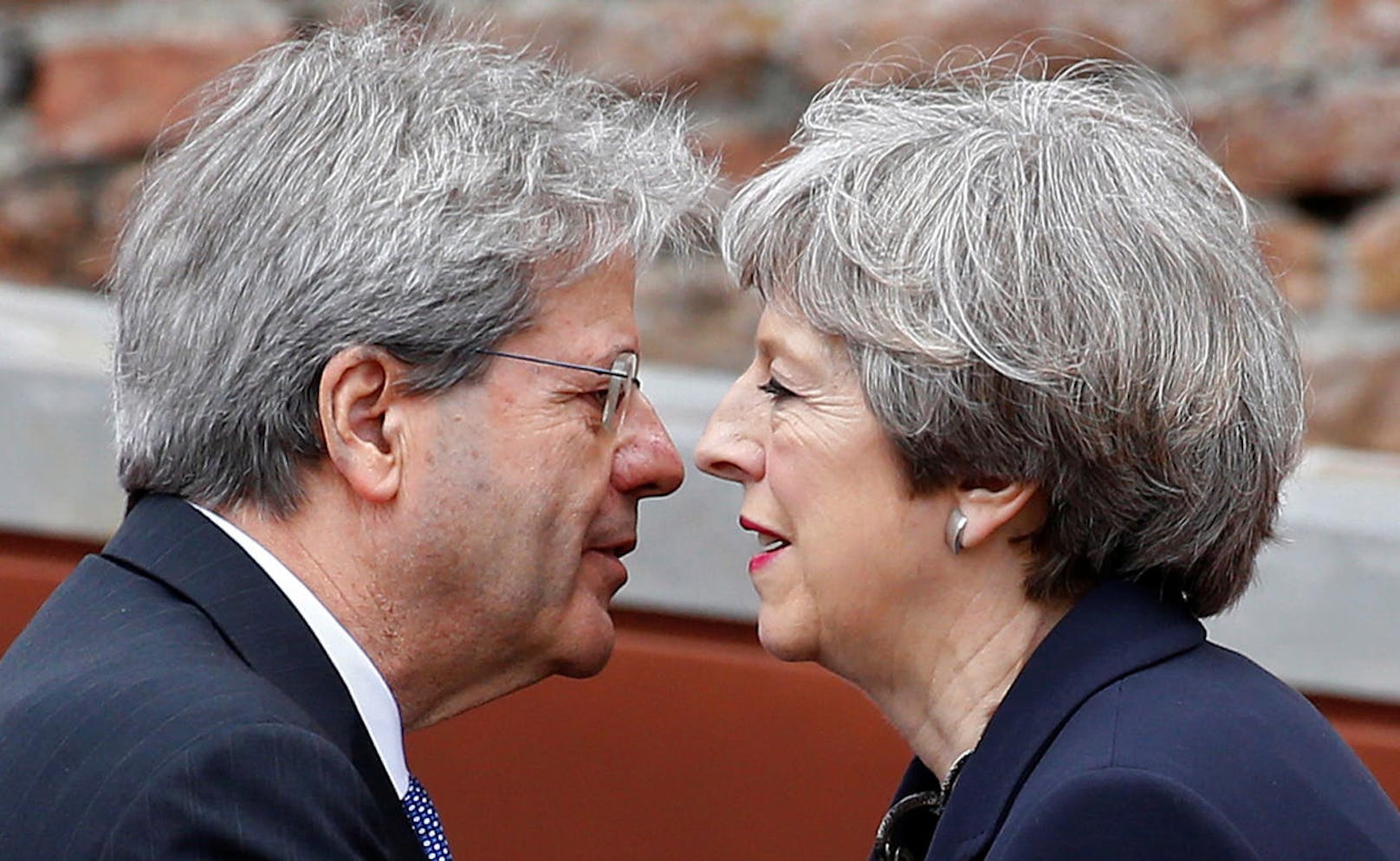 Paolo Gentiloni (Premierminister von Italien) und Theresa May (Premierministerin des Vereinigten Königreichs)