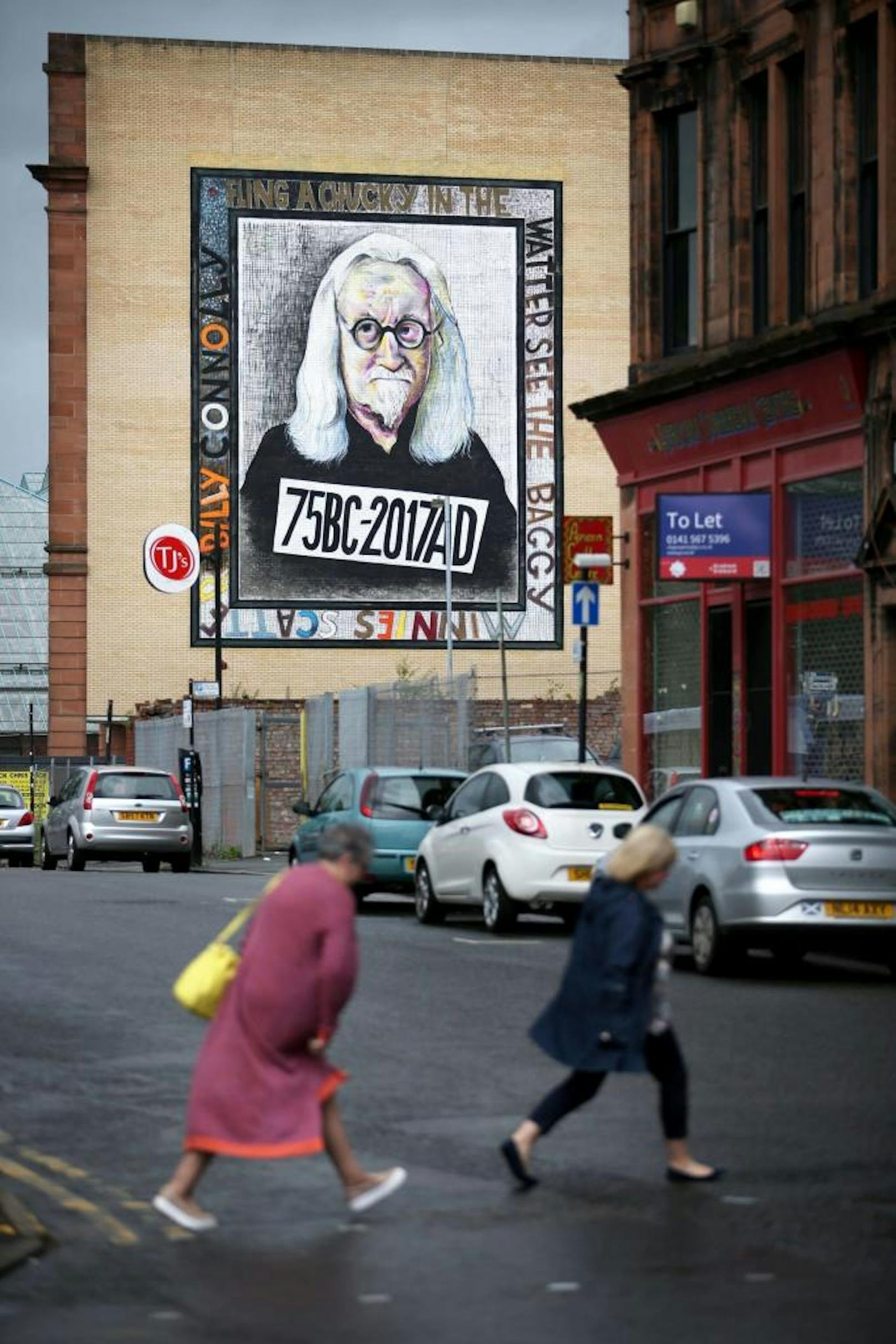 Glasgow ehrt Billy Connolly mit drei riesigen Wandgemälden. Hier die Arbeit von John Byrne.