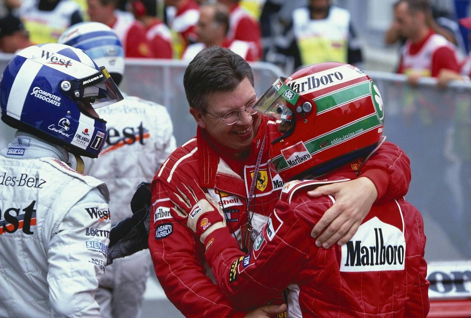 Ross Brawn jubelte 1999 mit Eddie Irvine. Der irische Ferrari-Pilot holte 1999 einen seiner vier Karriere-Siege in Österreich.
