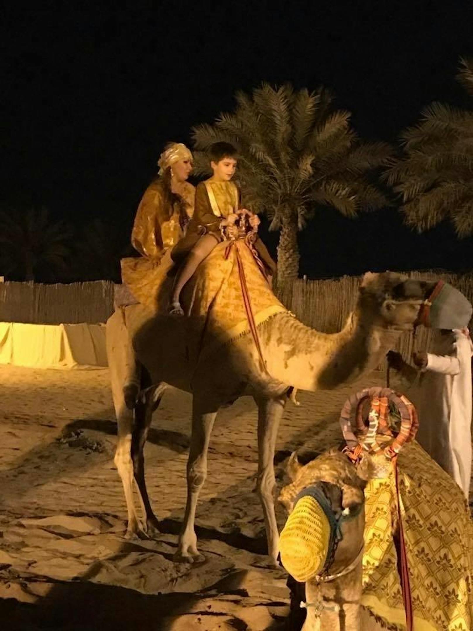 Ritt mit Sohn Tiago auf dem Kamel