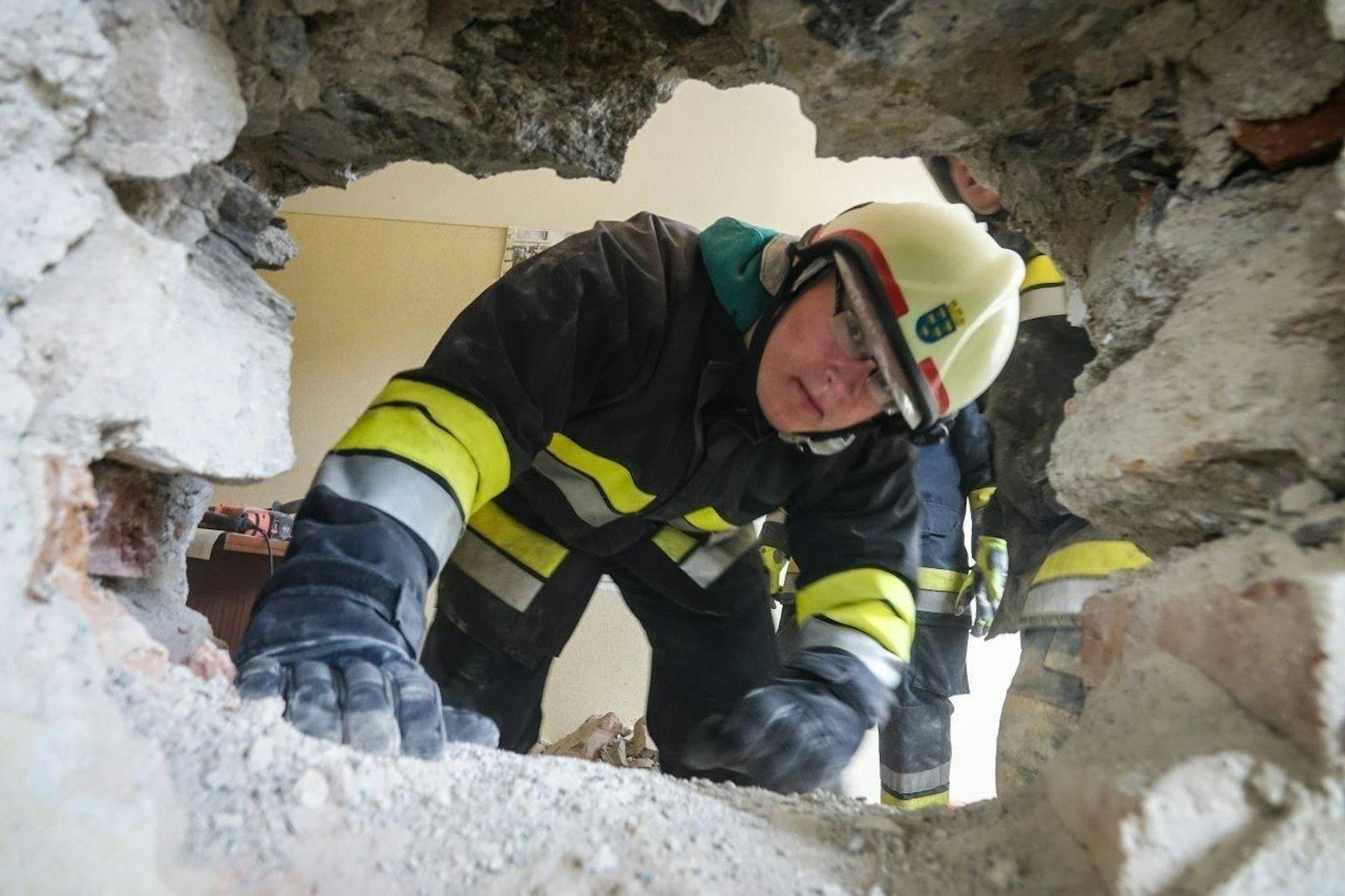 347 Feuerwehrmitglieder trainierten den Katastrophen-Fall in Gloggnitz.