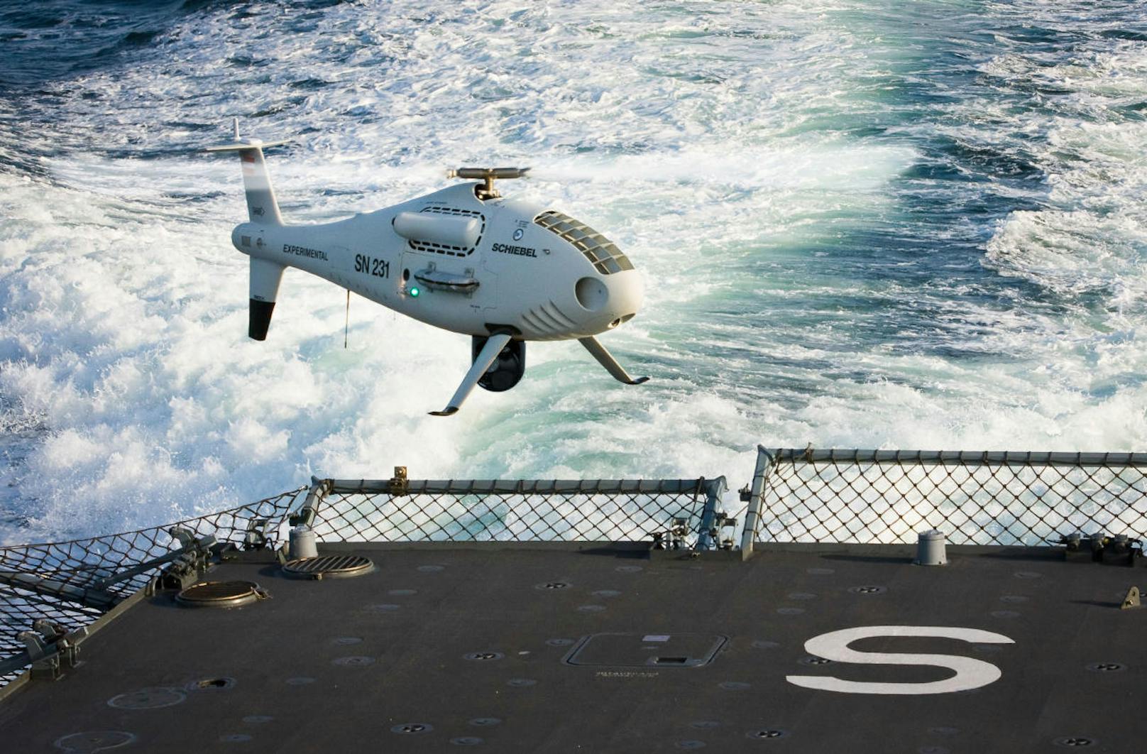 Der Schiebel Campcopter S-100 ist weltweit im Einsatz, etwa bei der deutschen Marine,