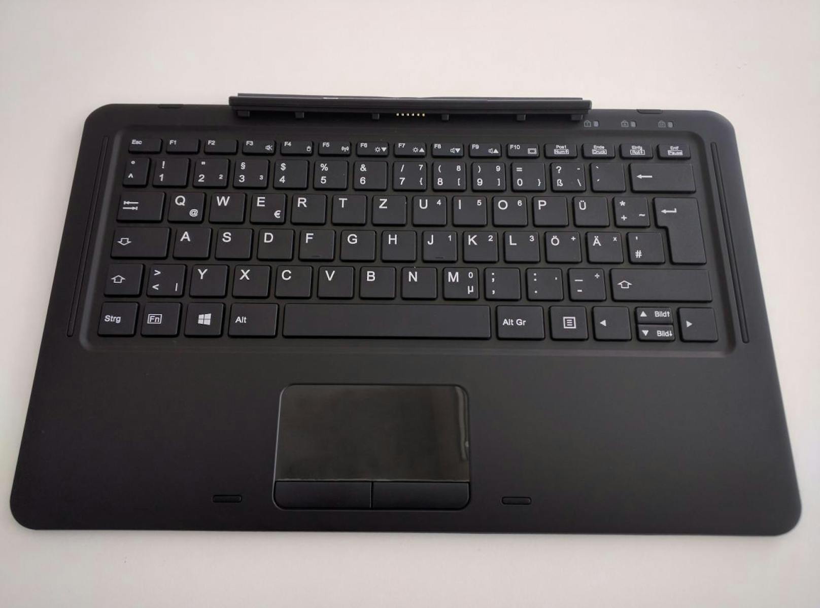 Wer ein Tablet sucht, dass er nur manchmal als Laptop nutzt, ist beim Fujitsu Stylistic R727 falsch. Das Gerät will einfach kein Tablet, sondern ein vollwertiger Laptop sein und präsentiert sich auch so.