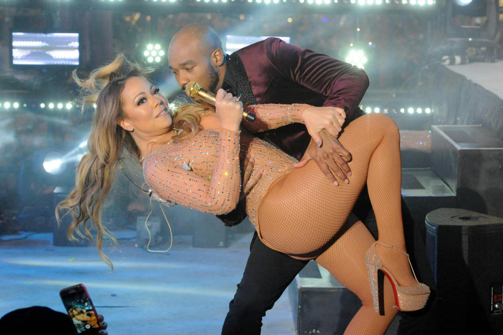 Schwerstarbeit: Mariah Carey singt nur Playback, doch ihr Tänzer verdient sich das Geld schwer.