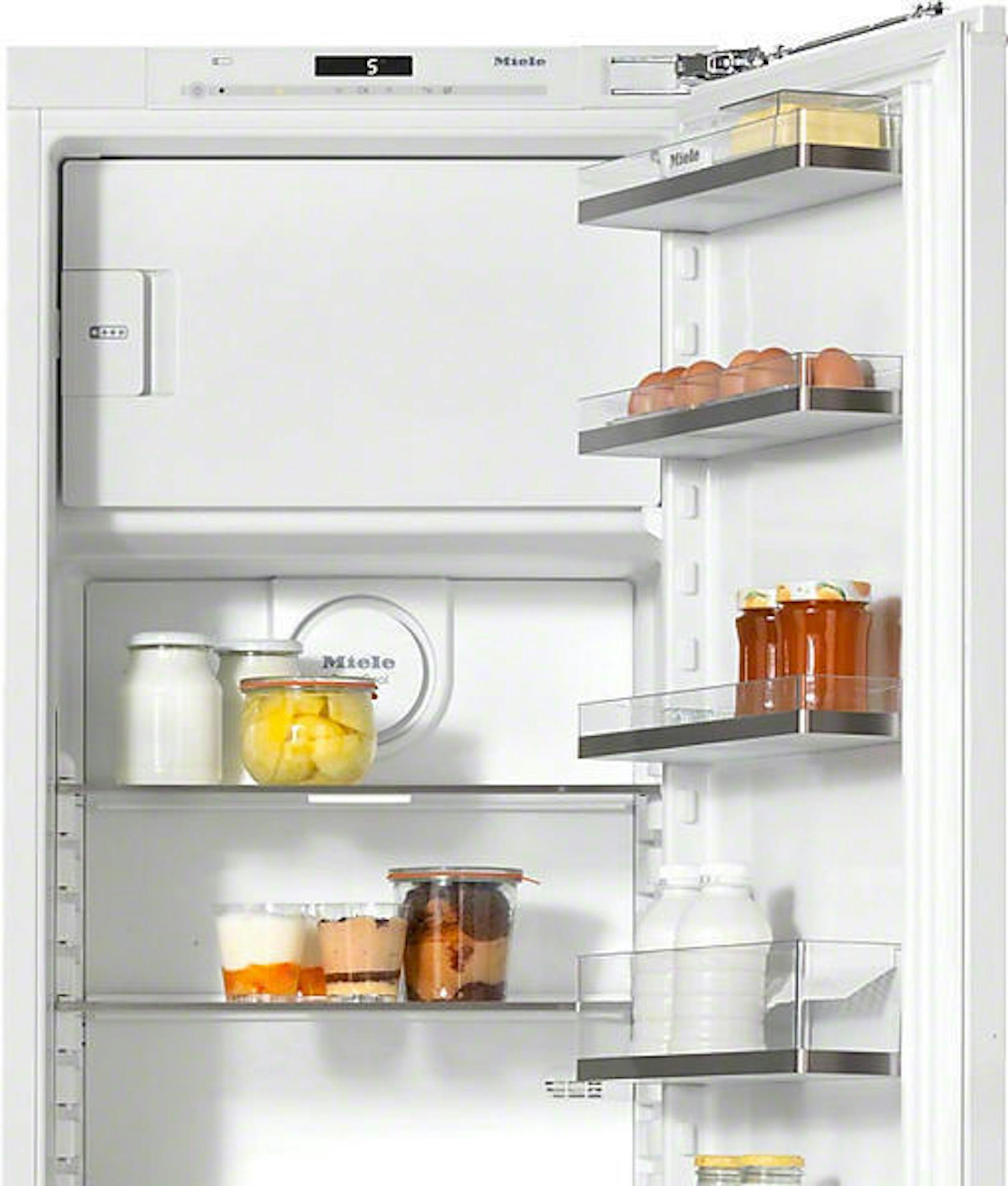 Der Kühlschrank des Küchenmodells Opus One ist mit einer automatischen Temperatur- und manueller Feuchtigkeitsregulierung ausgestattet.