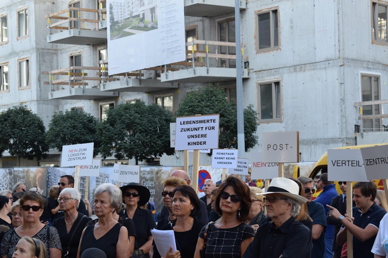 Zahlreiche Demonstranten fanden sich in Wien ein. 