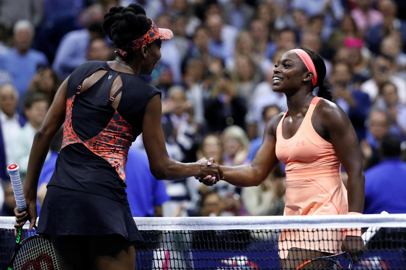 Sloane Stephens besiegt Altmeisterin Venus Williams. Die 37-Jährige hat Tennisgeschichte geschrieben. Als ältester Mensch, der seit 23 Jahren ein Grand Slam-Halbfinale erreicht hat. 