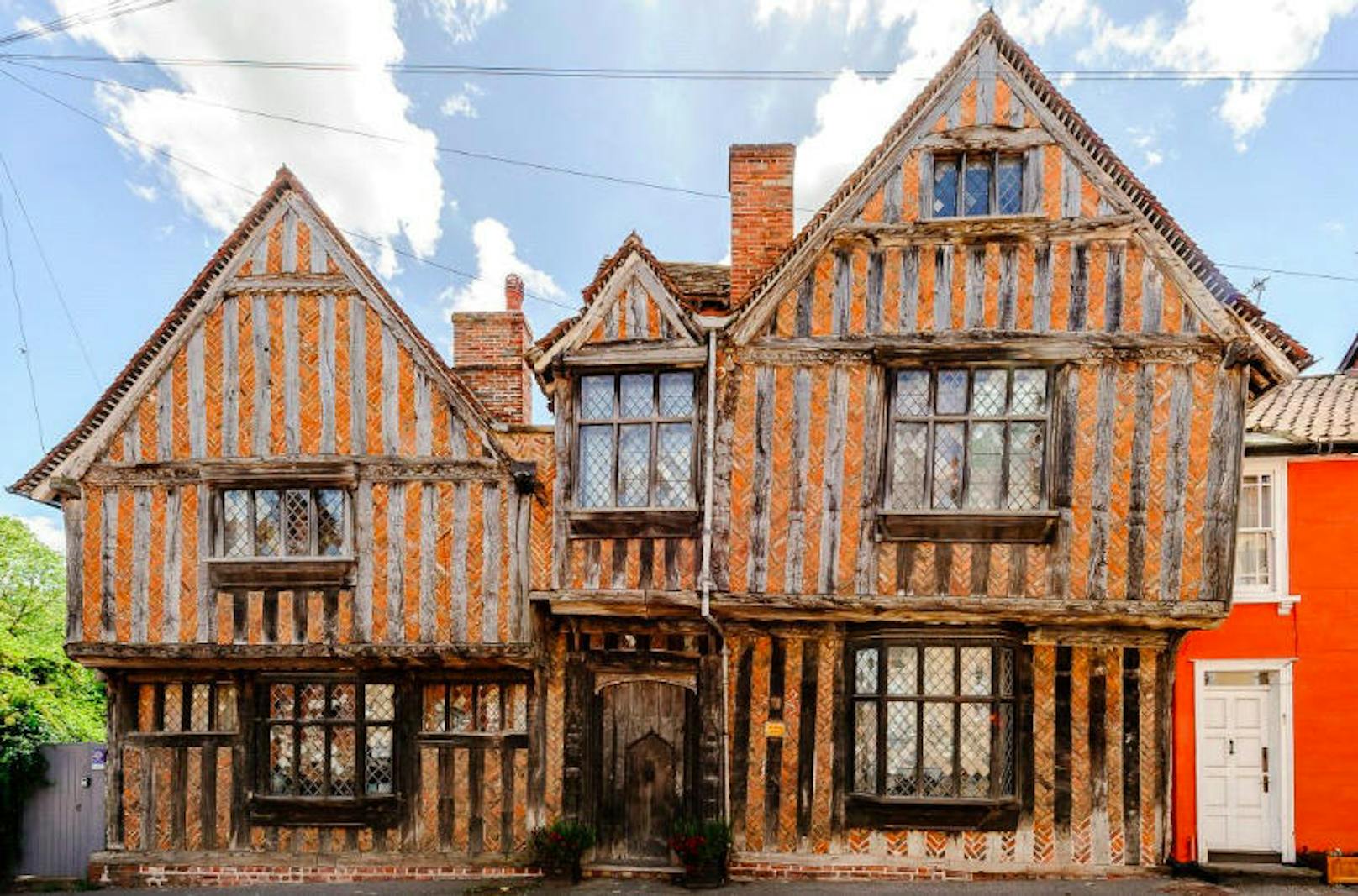 Das ist das De Vere House in Suffolk. Es diente als Vorlage für das Haus von Lily und James, Eltern von Harry Potter in der Buchverfilmung.