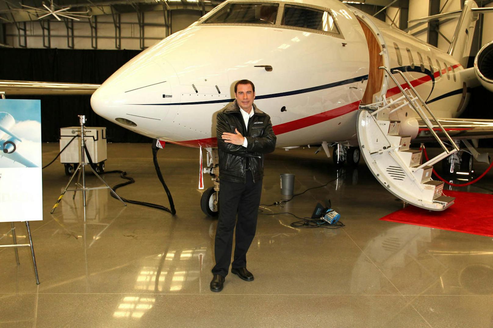 Schauspieler John Travolta besitzt mehrere Flugzeuge, darunter eine Boeing 707.