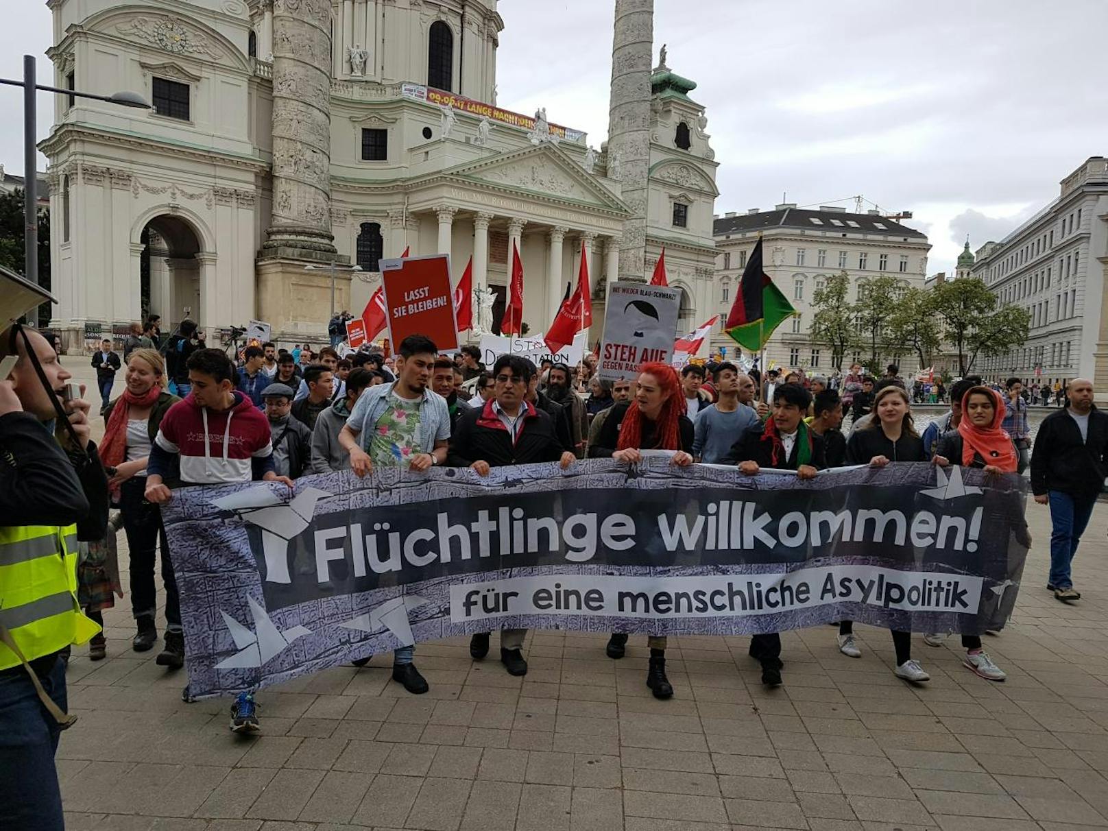 Keine Abschiebungen nach Afghanistan, fordern Aktivisten in der Wiener Innenstadt. Der ÖAMTC befürchtet Staus.