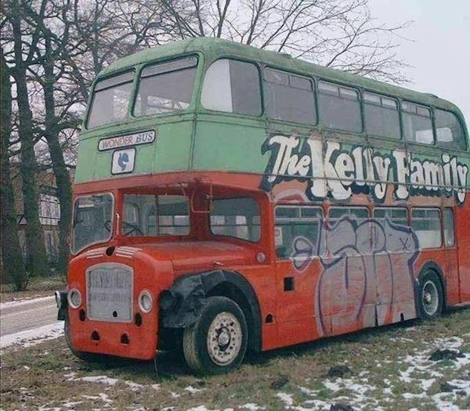 So sah der Tourbus der Kelly Family vor der Restauration aus.