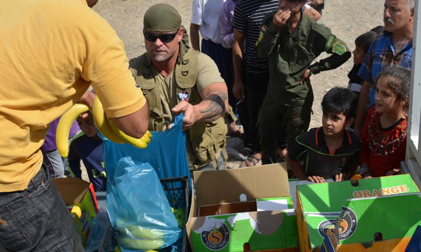 Georg Jachan kümmert sich in Mossul um die Kleinsten der Kleinen, verteilt Lebensmittel, Wasser und Hygieneartikel. Die Stadt Mossul im Irak zählt derzeit zu den am härtesten umkämpften Kriegsgebieten.