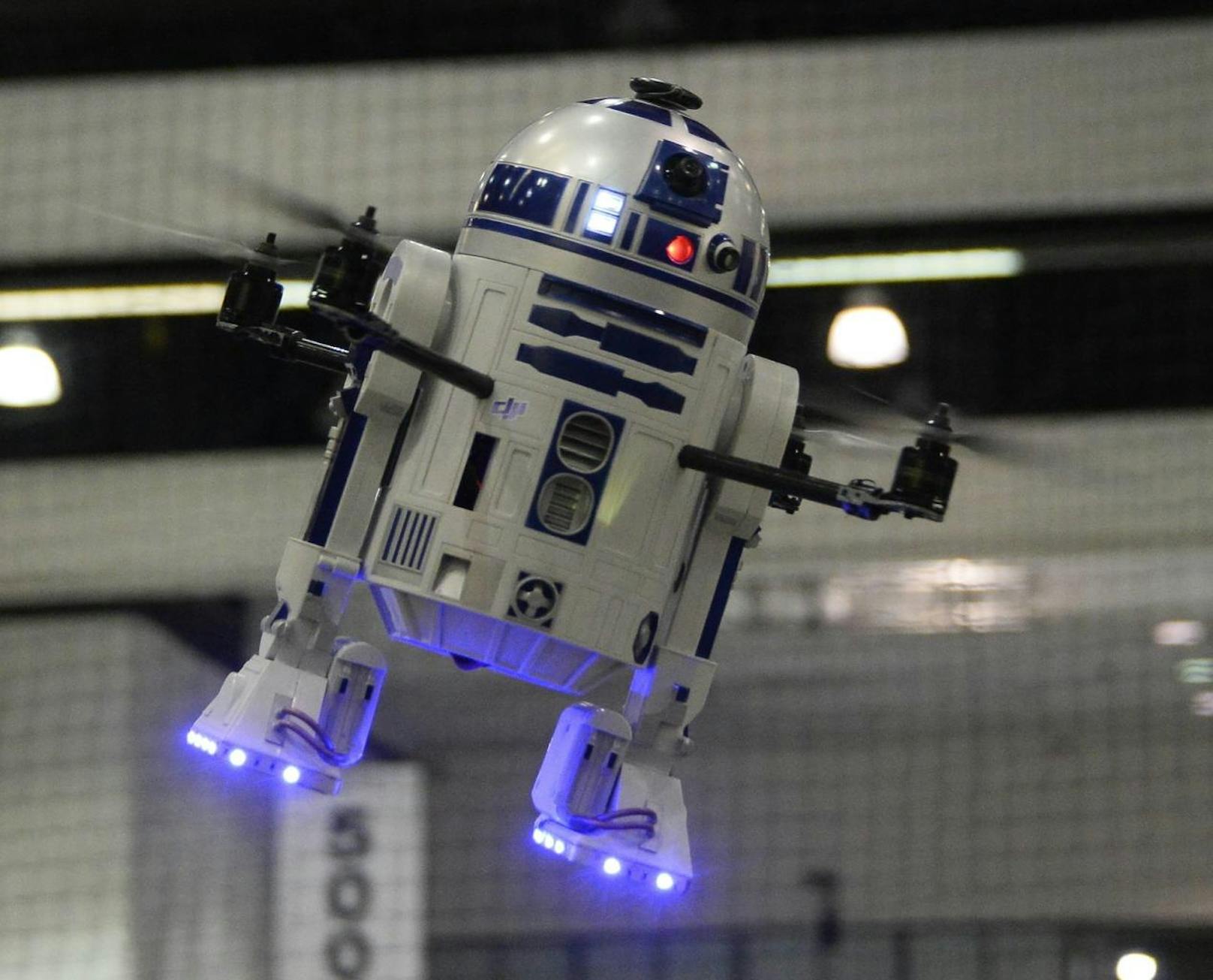 R2-D2 (Kenny Baker) in "Star Wars III"