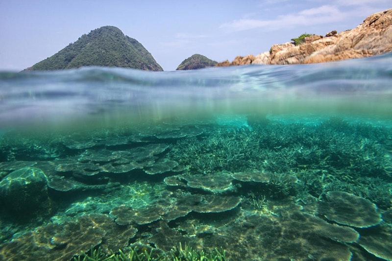 <b>Lizard Island, Australien:</b> Im äußersten Nordosten des australischen Bundesstaats Queensland gelegen, gilt Lizard Island als einer der exklusivsten Orte, um das Great Barrier Reef zu erkunden. Auf der exotischen Insel stehen nur gerade 40 Suiten und Strand-Villen.