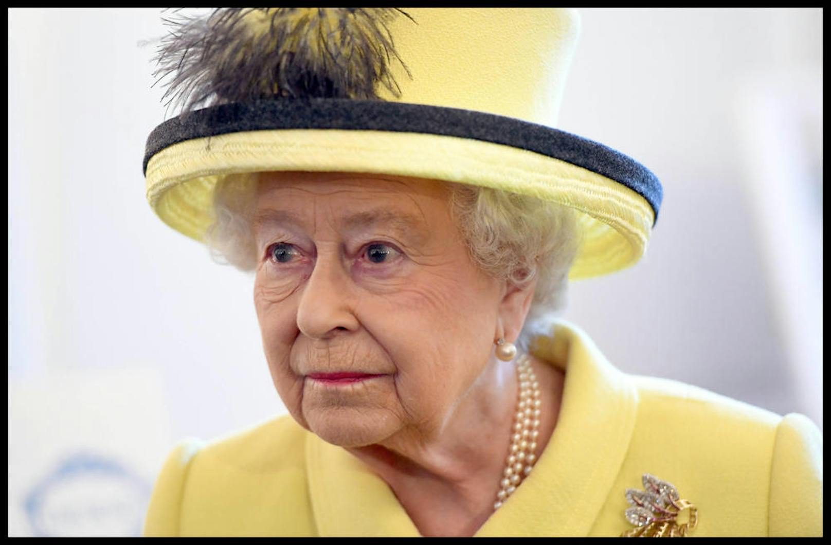 Queen Elizabeth II. zeigt ihren Sommerlook.