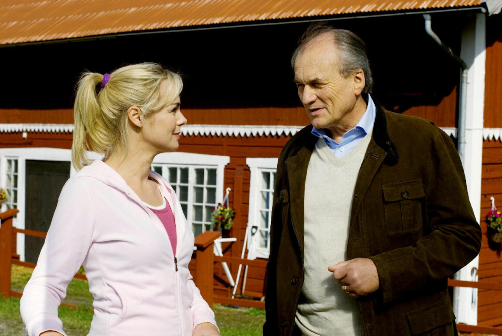 Saskia Valencia (Valerie Borg) und Dietrich Mattausch (Olof Wilander) in "Inga Lindström: Sommer der Entscheidung" (Bild: ORF/ZDF/Marco Meenen)