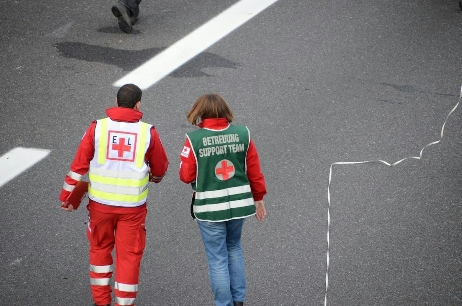 Das "Support Team" des Roten Kreuzes kümmerte sich um ihre geschockten Kameraden.