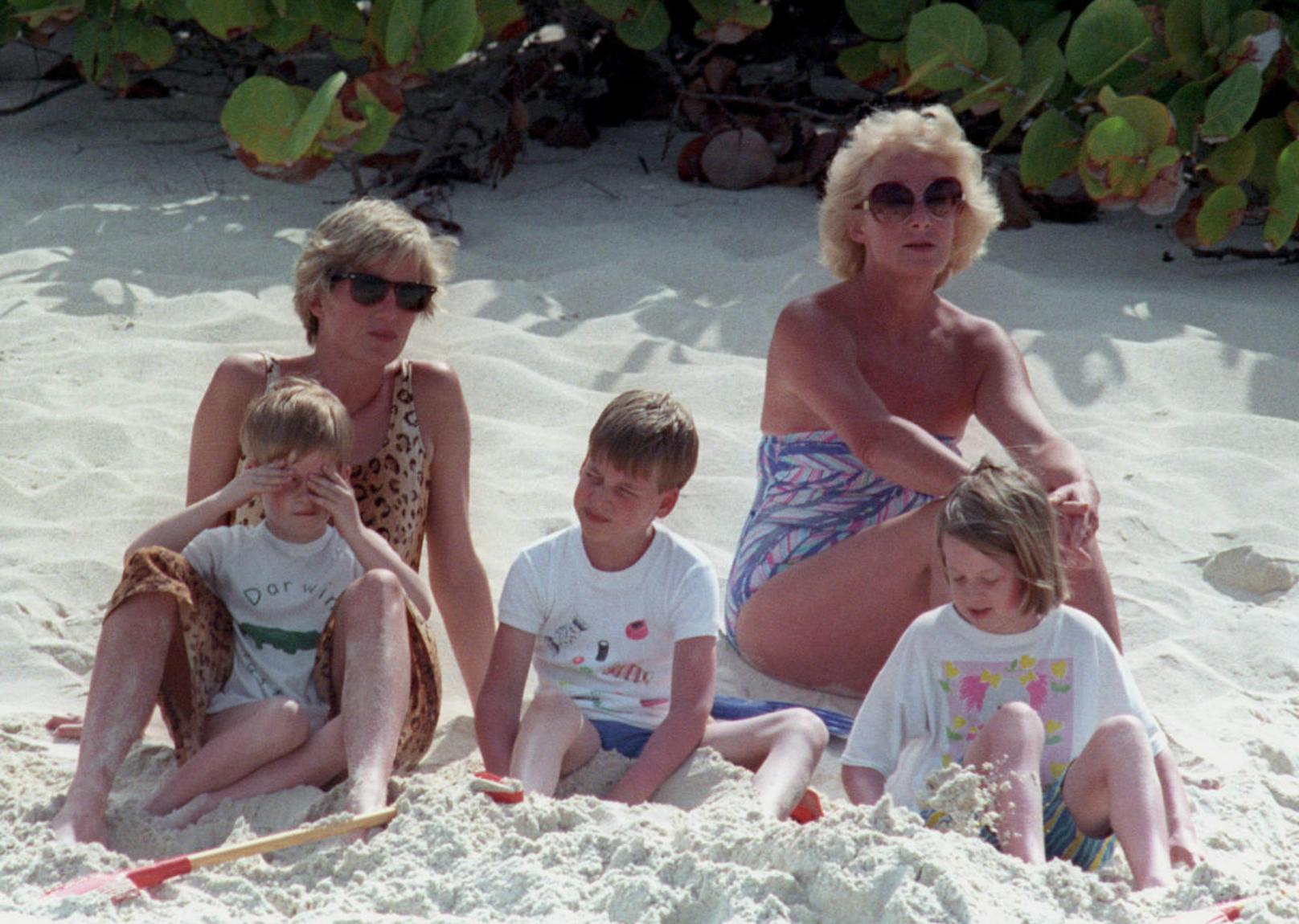  Prinzessin Diana, ihre Mutter Frances Shand-Kydd, Harry, William und ein weiteres Enkelkind von Shand-Kydd 