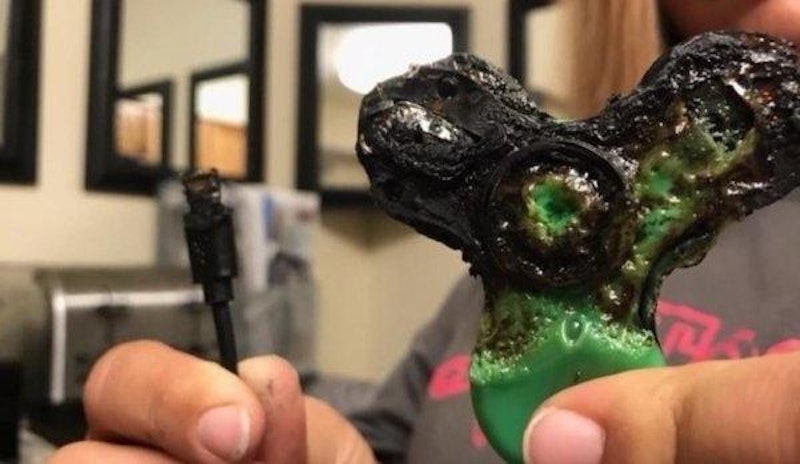 In den USA sind Fidget Spinner in Flammen aufgegangen.