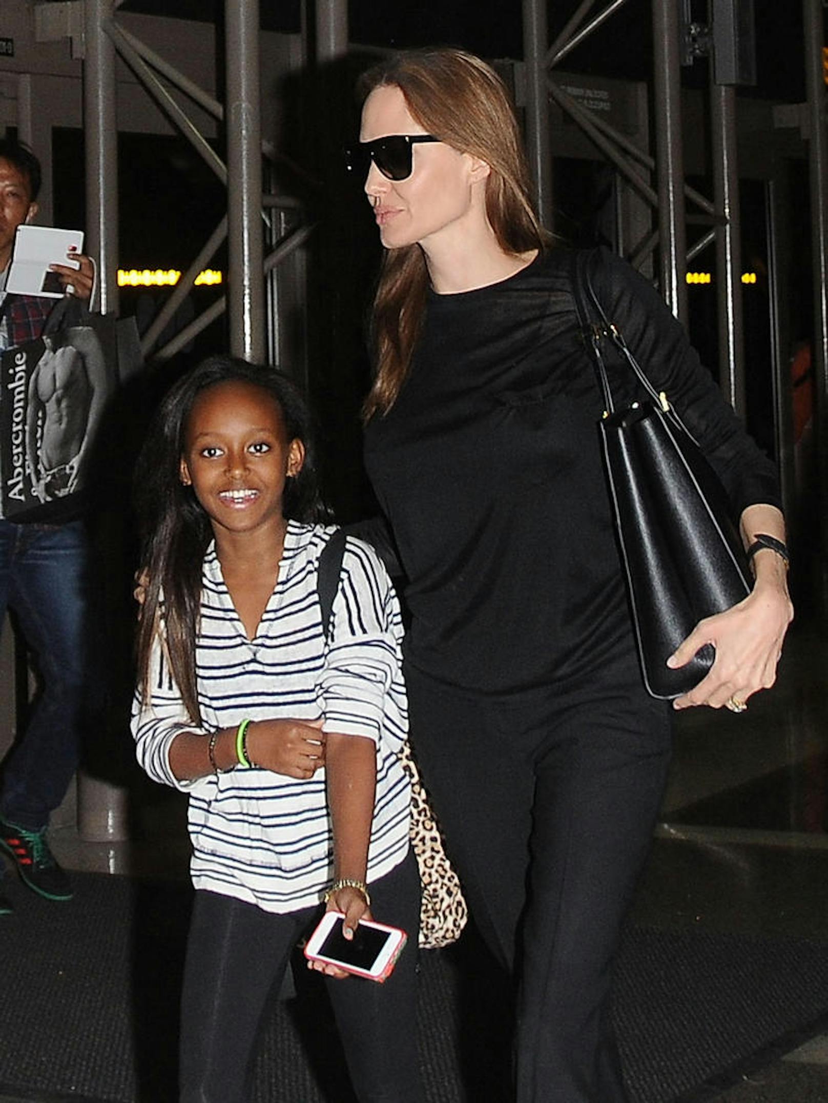 Schauspielerin Angelina Jolie mit Tochter Zahara