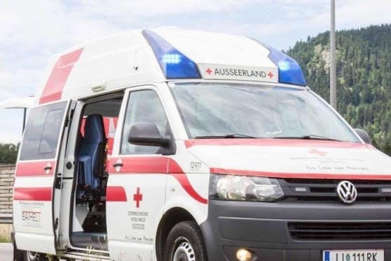 Der Bub wurde ins Krankenhaus gebracht. 