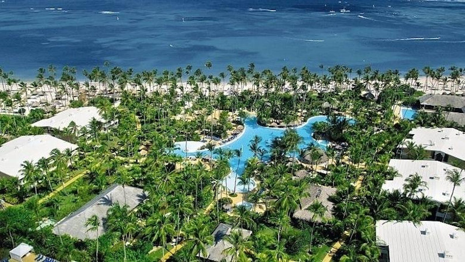 Dominikanische Republik: Das Hotel Melia Caribe Tropical liegt direkt am weißen Sandstrand der Playa Bávaro. <a href="http://buchen.allesreise.at/?pagetype=reise&select=PO_2|ON_Y|BE_2,0,2|RA_13|RE_2177|KA_30%3E|AU_7:14|PR_150:5000|DE_2017-11-1%3E|RT_2018-3-31%3C|AB_VIE|VA_15&portal=2">Hier geht's zum Angebot!</a>