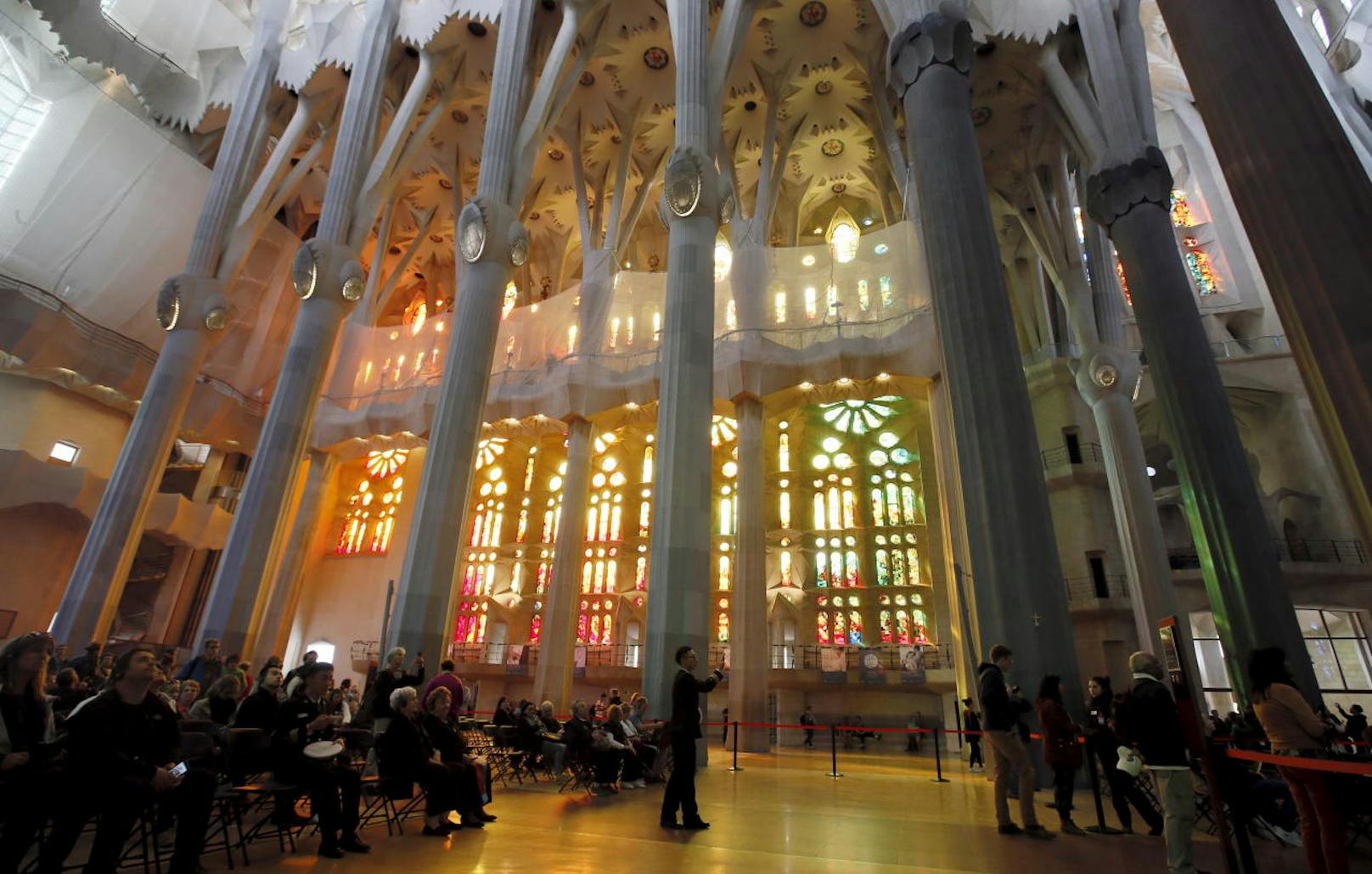 Er wurde 1882 begonnen und soll nach aktueller Planung 2026 zum 100. Todestag von Antoni Gaudí fertiggestellt sein.