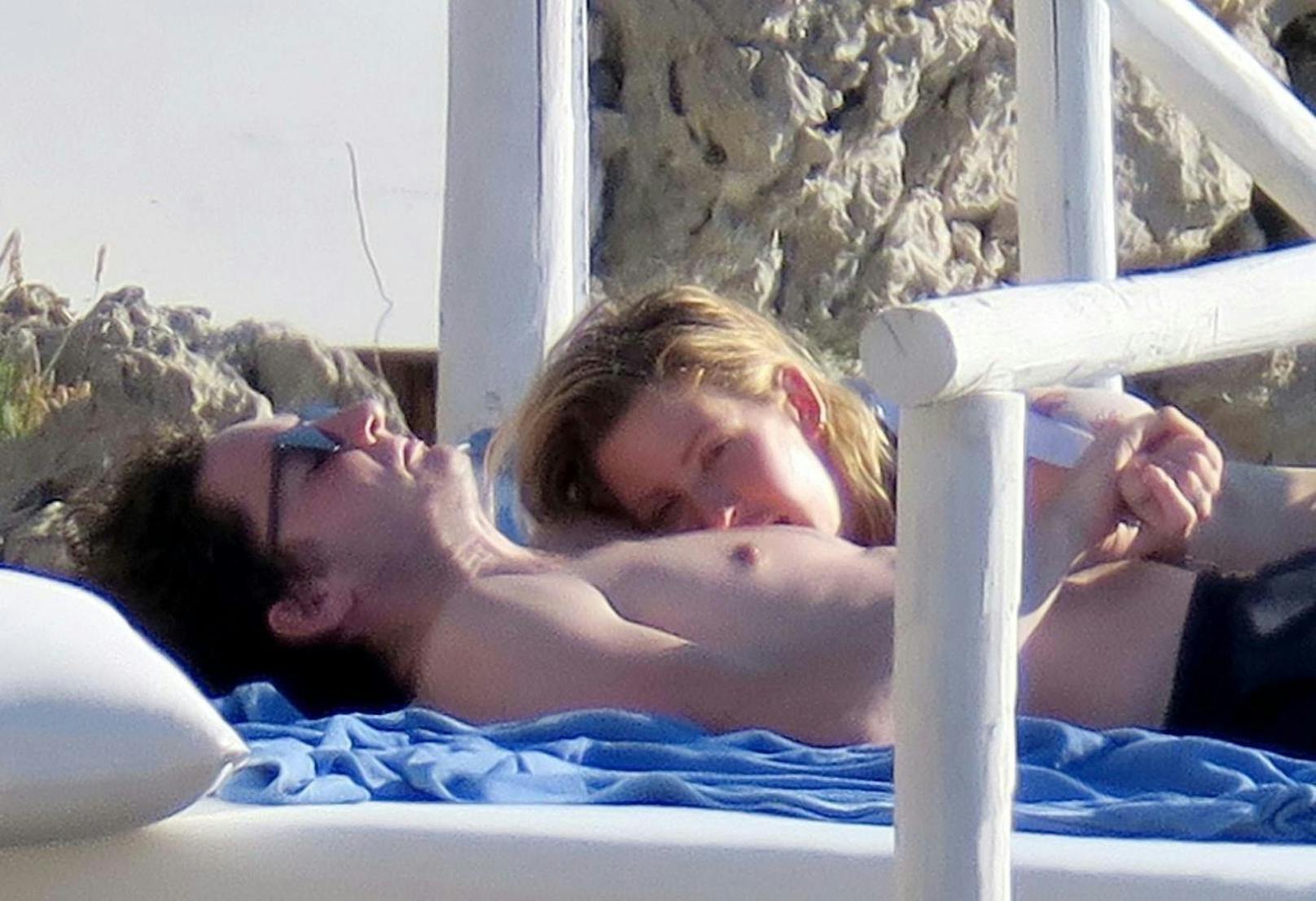 Ellie Goulding und iCaspar Jopling auf Urlaub in Capri, Italien.