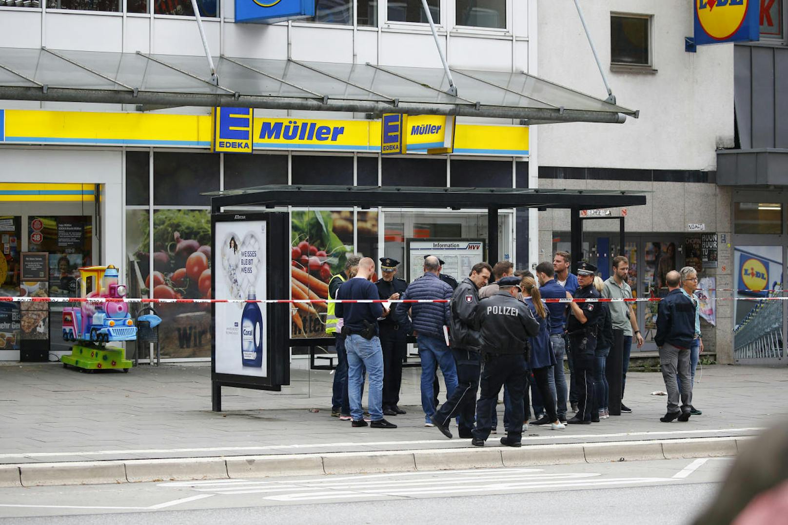 Ein Mann hat in einem Hamburger Supermarkt bei einem Messerangriff einen Menschen getötet und mehrere verletzt.