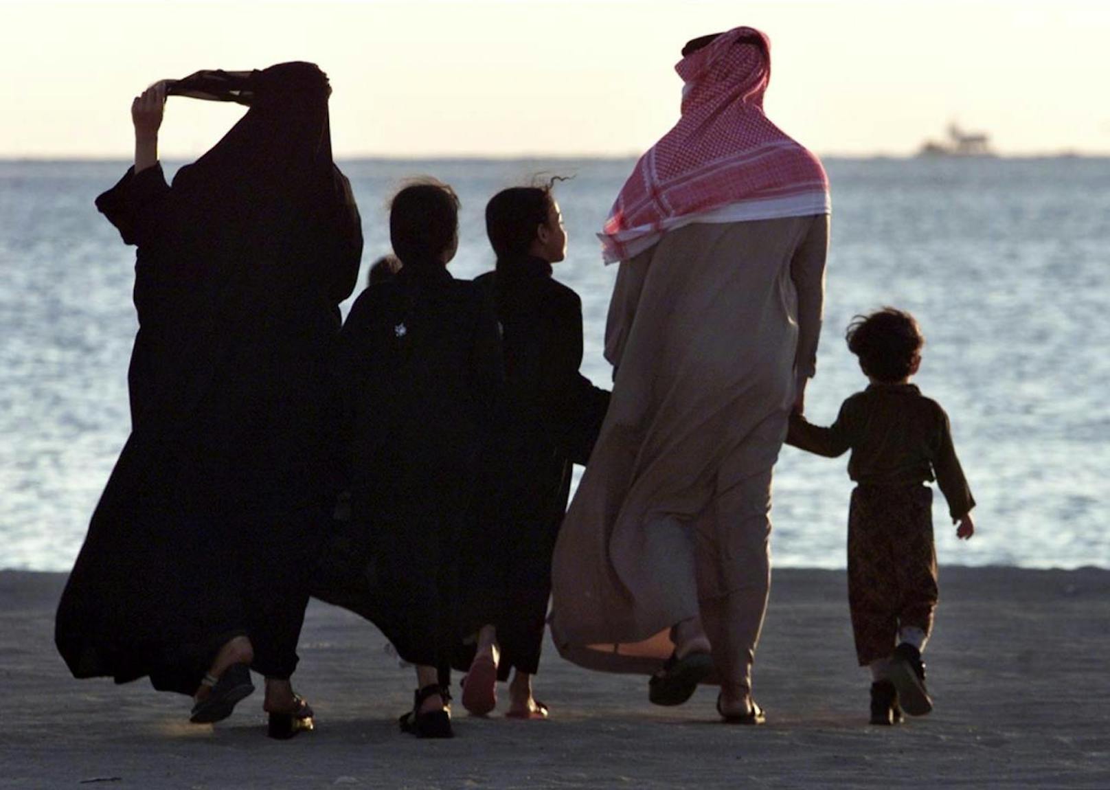 Frauen müssen sich in Saudi-Arabien verhüllen. In der halbautonomen Touristenzone sollen lockerere Vorschriften als im Rest des Landes gelten.