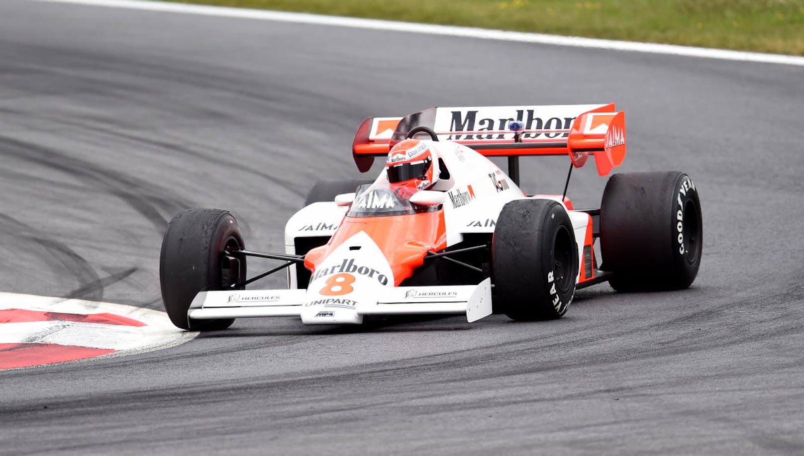 In Spielberg stieg Lauda beim Legenden-Rennen 2015 noch einmal in seinen Weltmeister-McLaren von 1984.