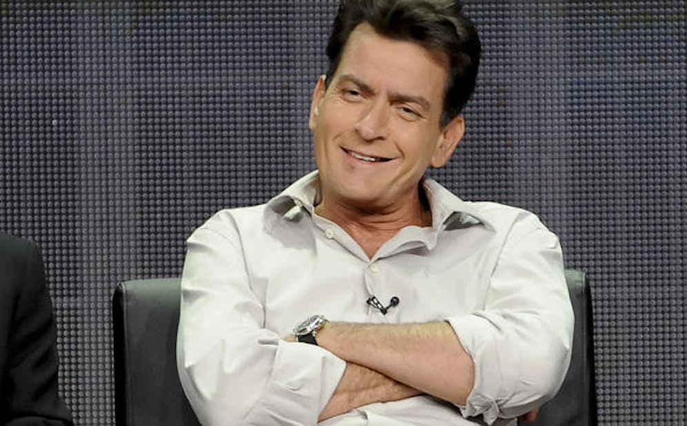 Hollywood-Star <strong>Charlie Sheen</strong> ist stolz darauf, seit einem Jahr die Finger von Zigaretten zu lassen.
