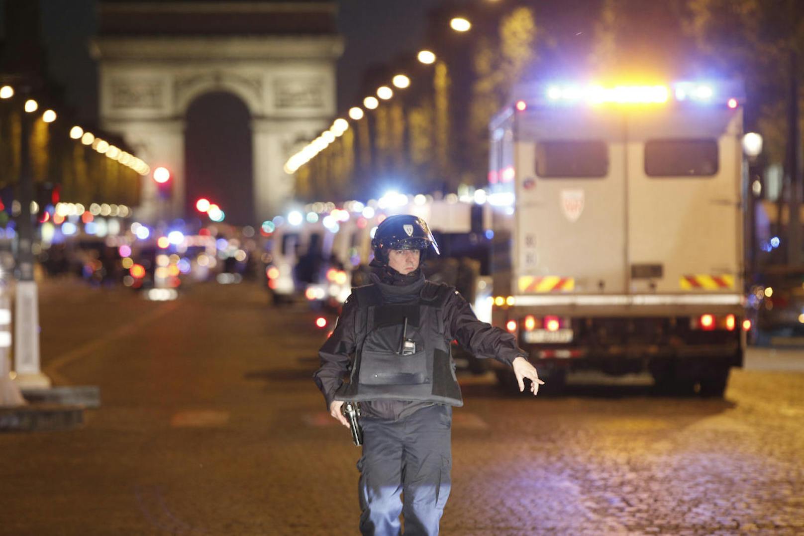 Laut Anti-Terrorstaatsanwalt François Molins drohte ein Anschlag in den nächsten Tagen. Die Sicherheitsmaßnahmen wurden daraufhin verstärkt.
