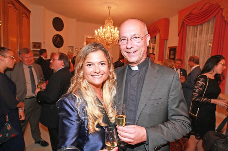 Andrea Bocan und Dompfarrer Toni Faber
