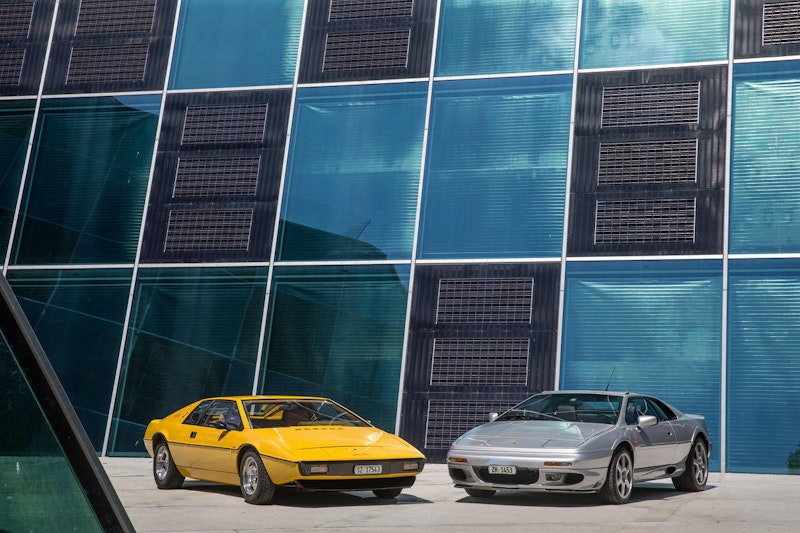 Lotus Esprit S1 und Lotus Esprit V8 GT: Zwanzig Jahre liegen zwischen den beiden Mittelmotorsportwagen von 1978 und 1998.