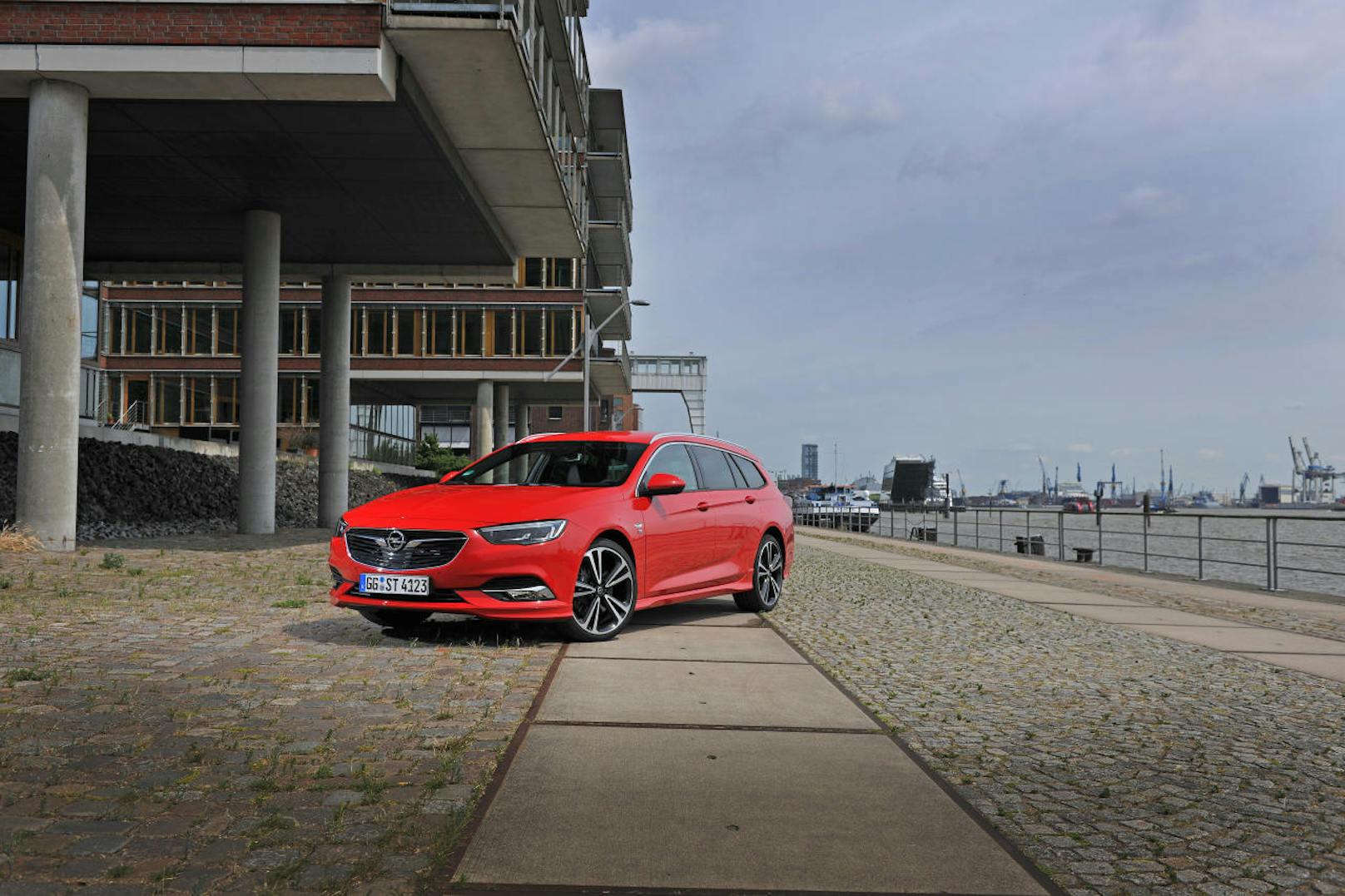 In der Exclusive Line sind vollkommen personalisierte Farbwünsche möglich. Laut Opel wirklich jede - nicht nur ein einfaches rot wie hier.