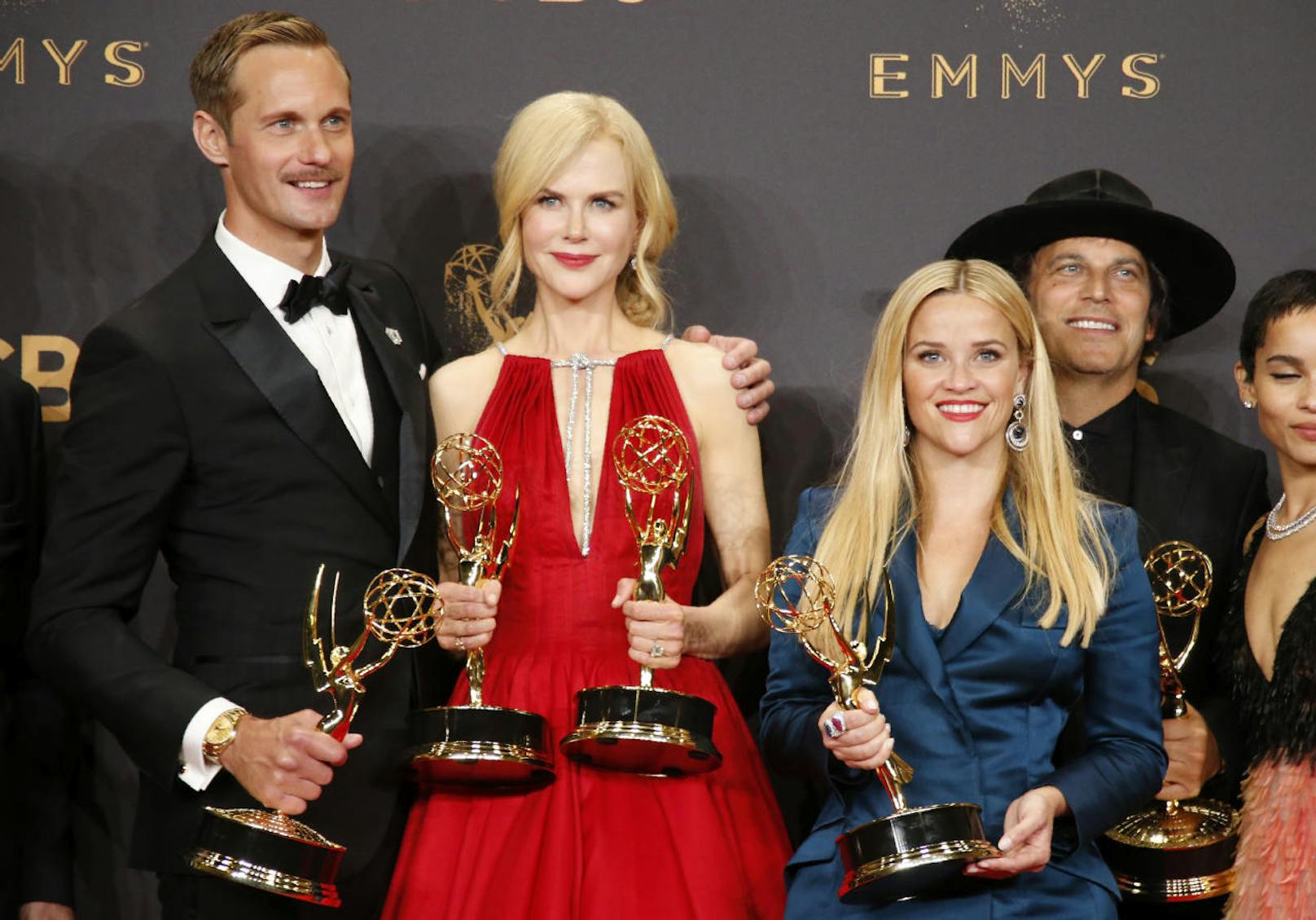 Alexander Skarsgard, Nicole Kidman, Reese Witherspoon und ihre Kollegen freuen sich über den Emmy für die beste Limited Serie (Big Little Lies)