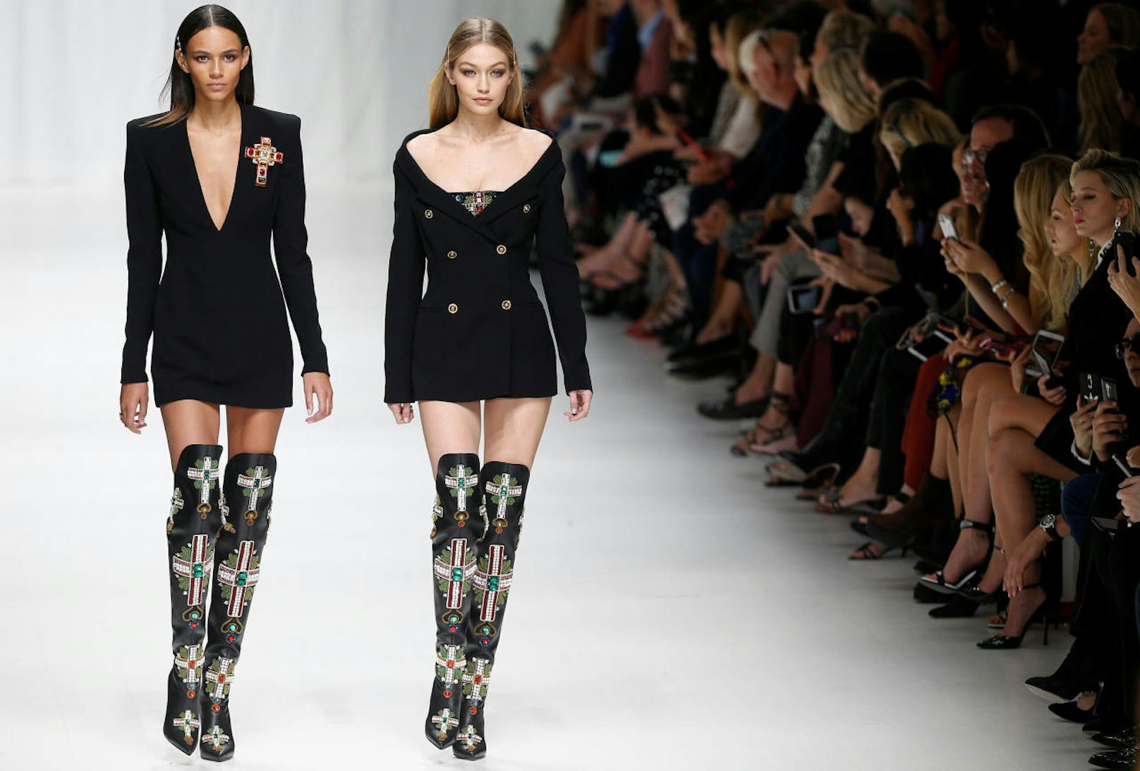 Die "normale" Versace Spring/Summer 2018 Show in Mailand auf der Fashion Week. rechts: Gigi Hadid, die von den Supermodels zum B-Promi degradiert wurde 