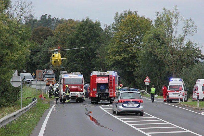 Bei dem Unfall in Walding wurde eine Frau schwer verletzt.
