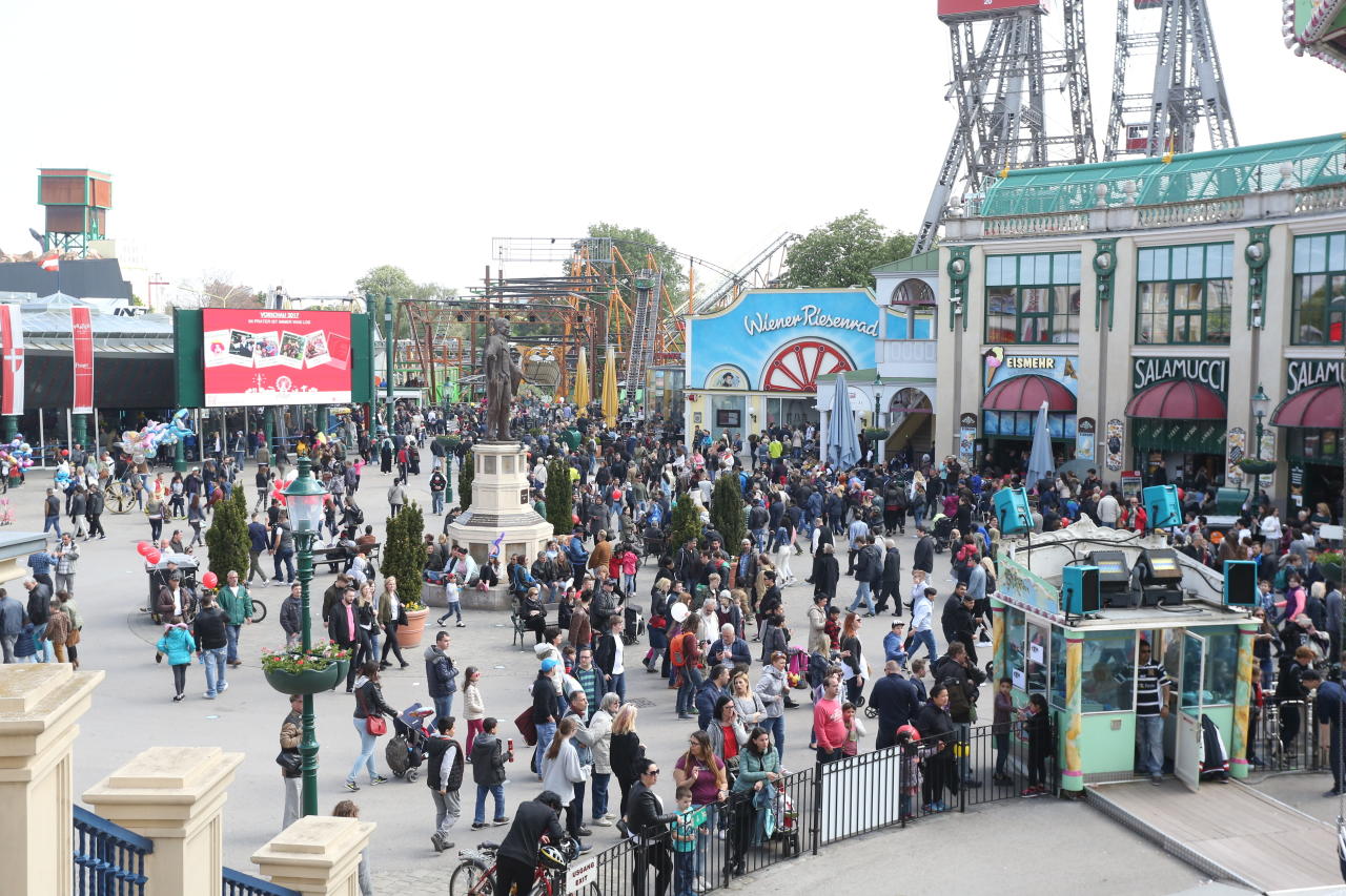 Riesen-Andrang im Prater.