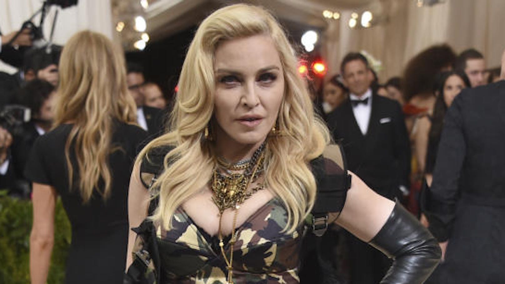 <strong>Madonna</strong> hat Laune und feiert auf ihrem Instagram-Kanal den Sieg von Joe Biden und Kamala Harris inklusiver weinseliger Ansage.
