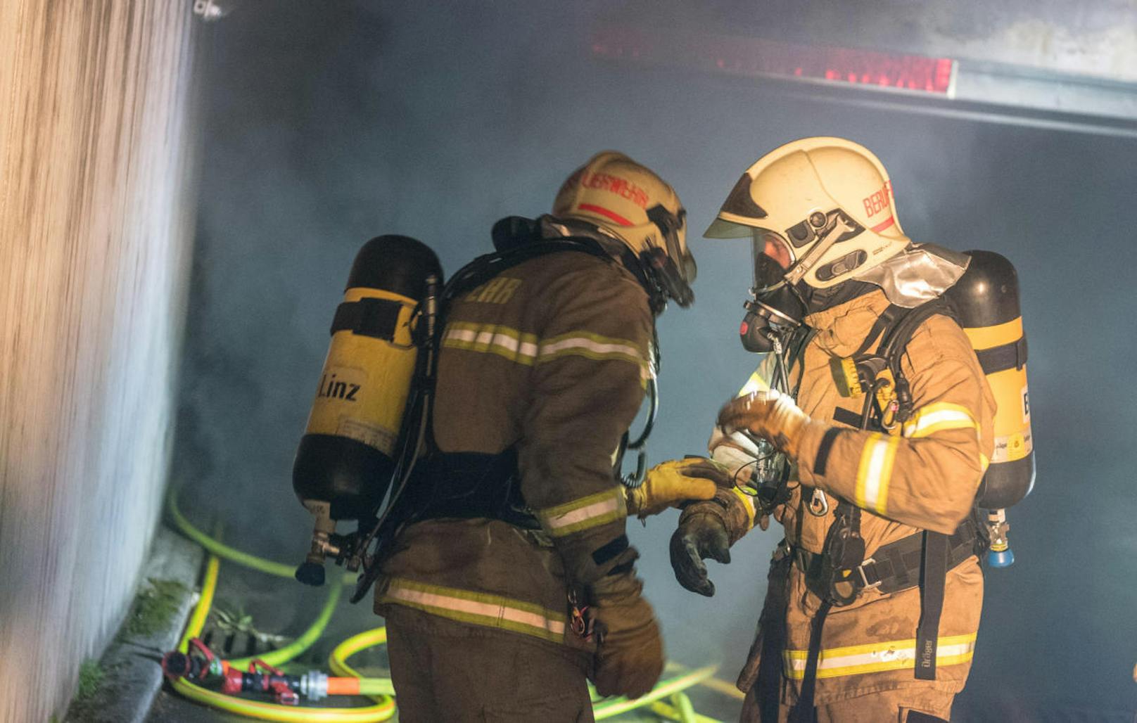 In einer Tiefgarage in Linz brannten sechs Autos aus. Es war der fünfte Brand in Serie.