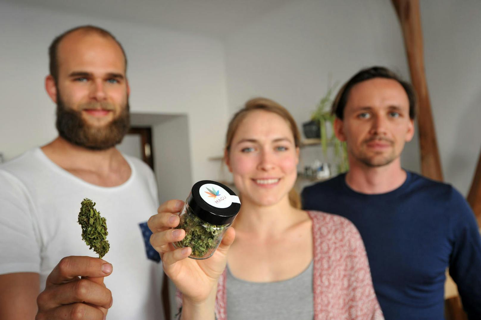 Dank niedrigem THC-Gehalt können Sebastian, Sofie und Juri im siebten Bezirk legal Cannabisblüten verkaufen.