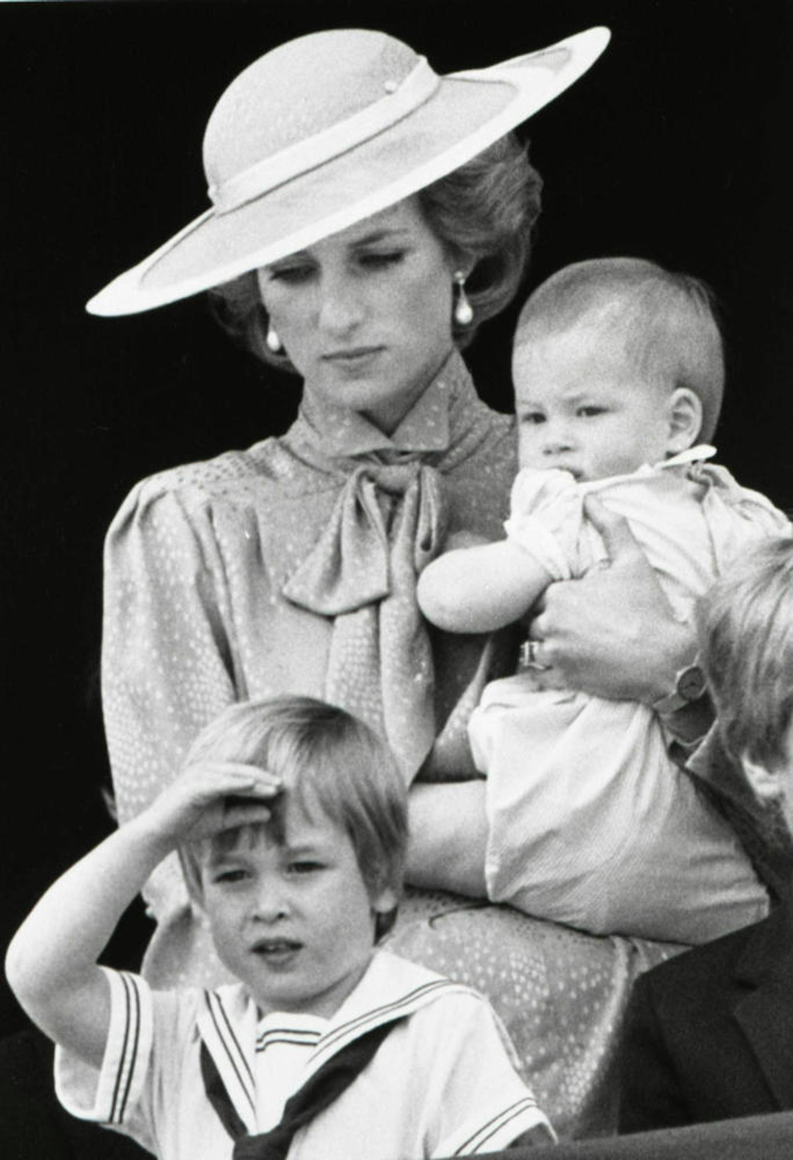Prinzessin Diana mit Prinz William und Prinz Harry-